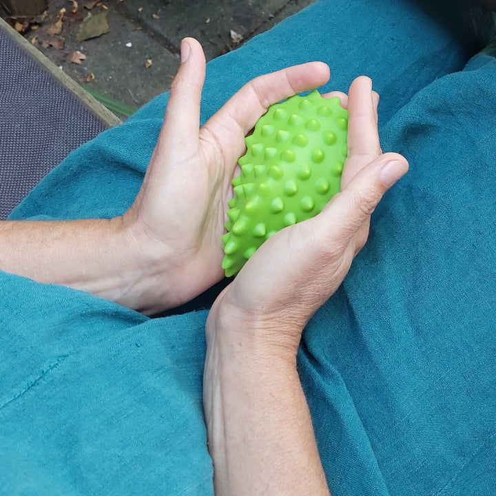 massagebal groen in gekke vorm van edushape
