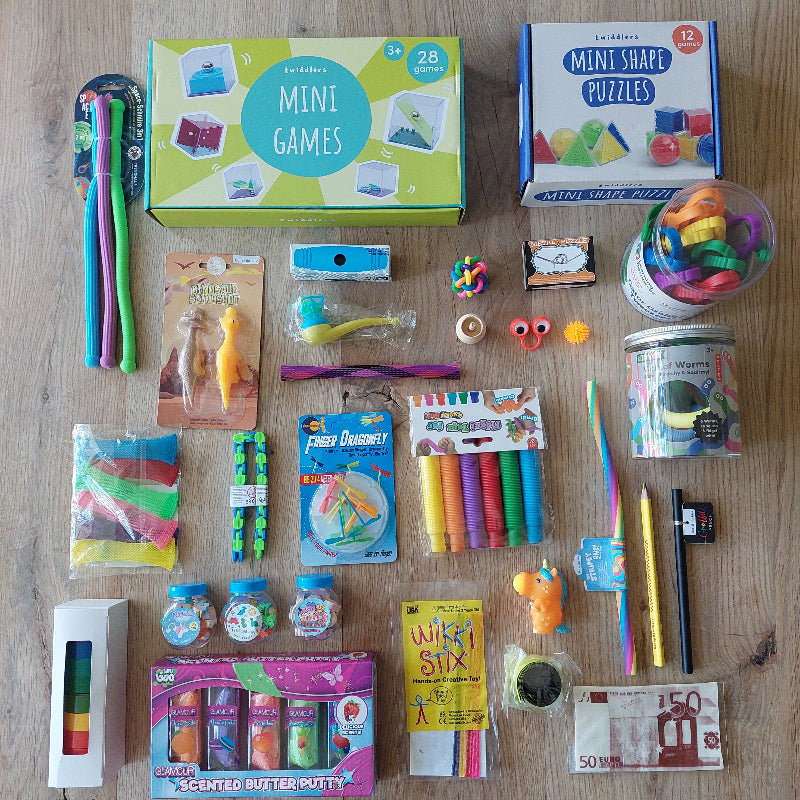 sinterklaas cadeau's voor in de klas. fijne motoriek speelgoed voor een motoriekkist, basisschool speel materiaal