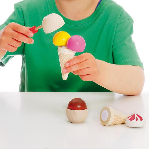 duurzaam motoriekspeelgoed, made in germany, made in eu, kinderhanden spelen met klittenband ijs set,