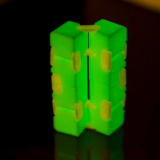 Glow in the dark infinity cube – lichtgevende fidget kubus in het donker