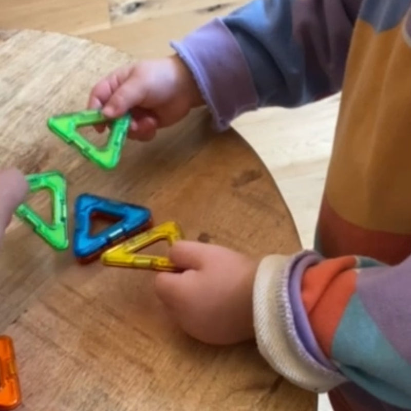 magformer magneten, driehoekjes set.,kind spel met driehoekjes