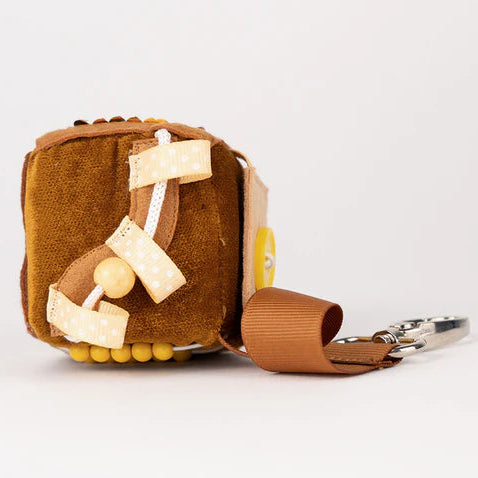 calmi cube van jolly design, yelli bruin, fidget cube, sensoriek cube, motoriekspeelgoed Toys42hands