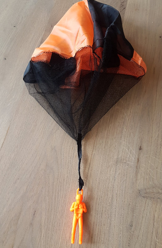 Toys42Hands Parachutspringer