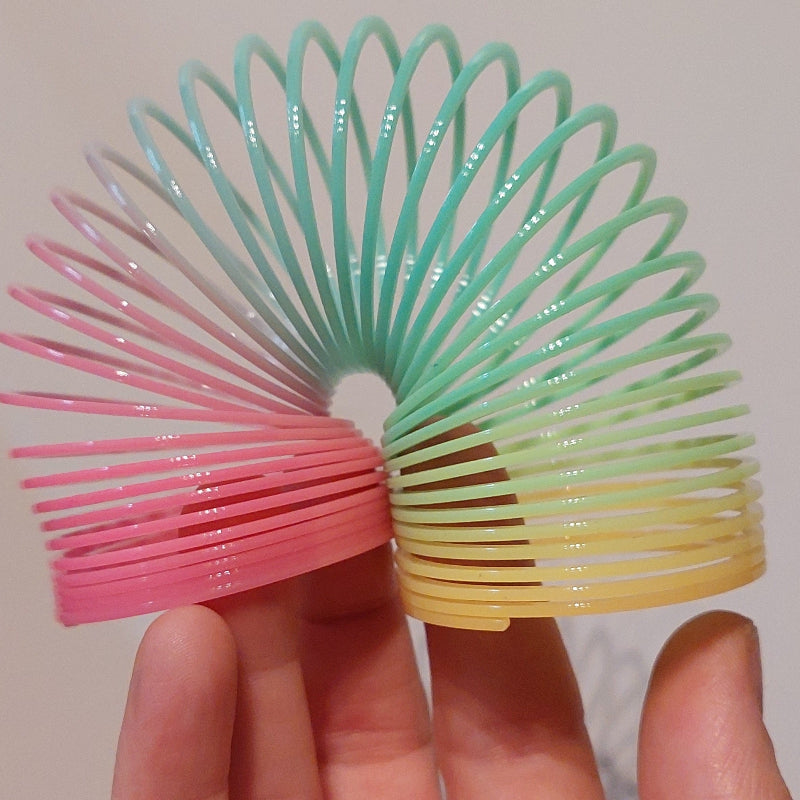 hand met Traploper regenboog in regenboog vorm, kunststof trap loper