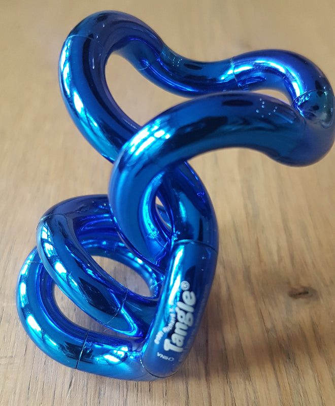 Tangle Metallic tangle blauw in gedraaide vrm fidget speelgoed