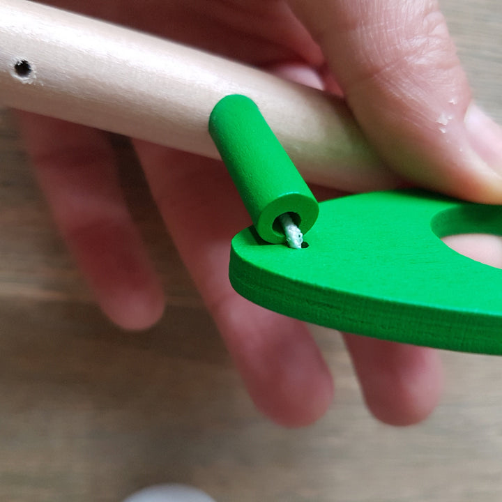 goki Blaasbal, detail van het houten blaasbal spel