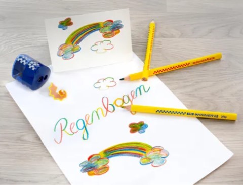 Staedtler Jumbo driehoek regenbogenpotlood, meerder stiften met papier en getekende regenboog, motoriek speelgoed