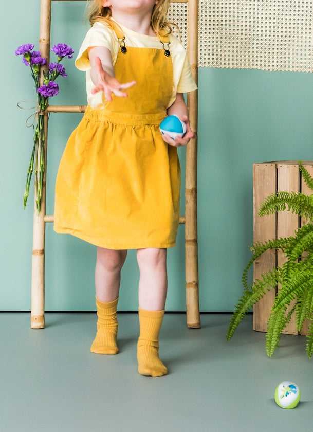 jongleerballen van lilliputies in actie van Toys42hands