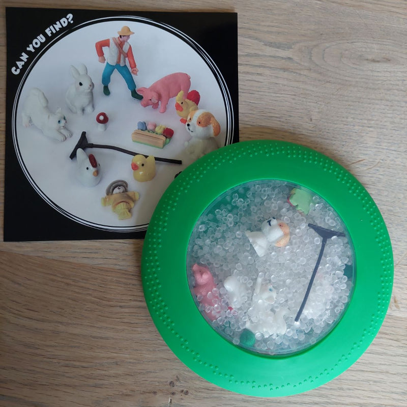 Jellystone peekaboo speelzak en kaart met inhoud van het speelzakje, sensoriek zoekspel