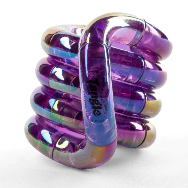 Tangle gem paars, purple gems tangle opgerolt voor witte achtergrond